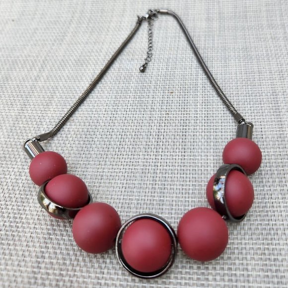 Vintage Burgundy Beaded Short Necklace - Picture 2 of 5